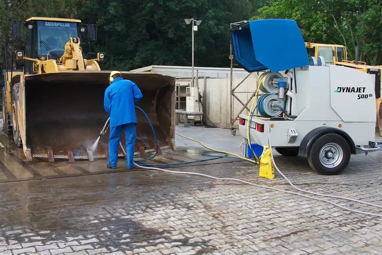 Heavy Equipment Cleaning